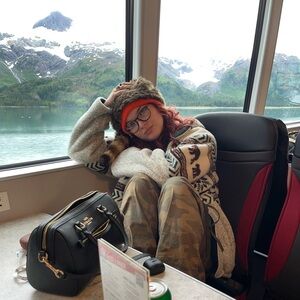 Meet your Posher, Megan